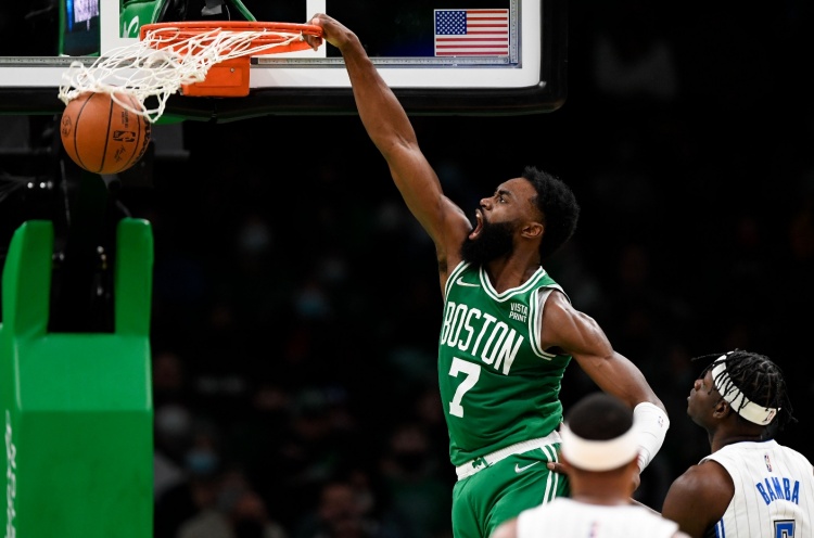 九游网页版-解说：从得分手到球队领袖 杰伦·布朗还需学习 得串联好球队